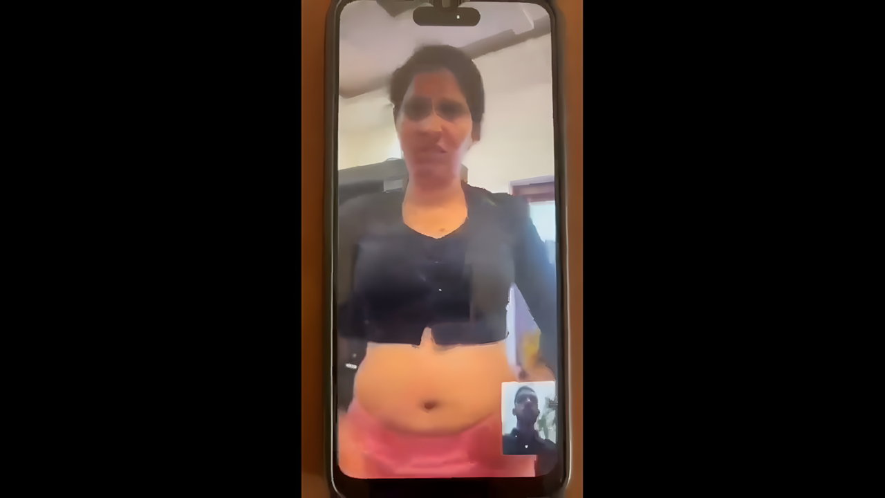 Boyfriend seeing her gf nude