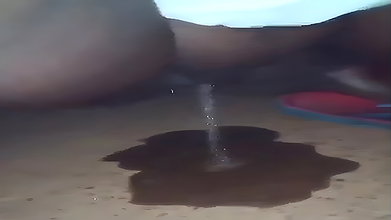Sri lankan aunty outdoor pissing video