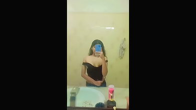 boob dikhayi ladki ne
