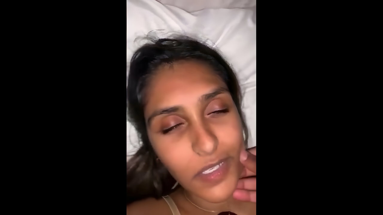 Mumbai beautiful girl giving slowly Blowjob