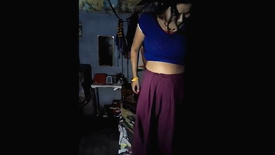 Village bhabhi undress her saree  show her hot figure