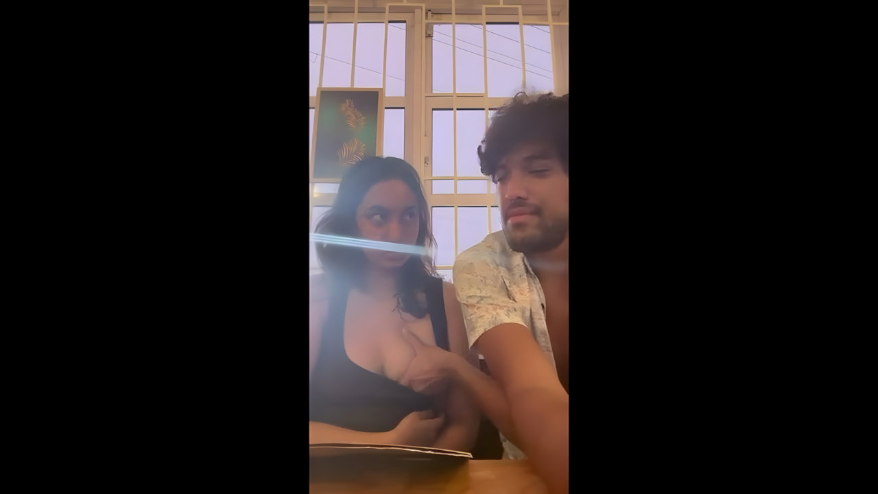 Desi babe tits groped by bf in restaurtant