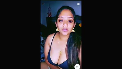 Sexy aunty showing her boobs on live