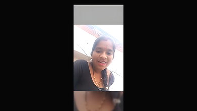 Indian desi village bhabi showing her boobs in the outdoor