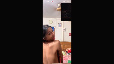 delhi college girl shows boobs on video call