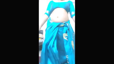 Aunty dancing in blue saree  showing her asshole