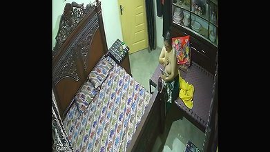 Husband caught his wife showing her boobs in vc to boyfriend