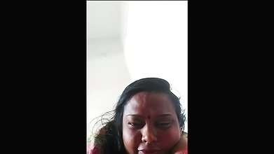 Tamil aunty showing her huge boobs  hot body