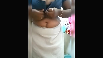 South indian aunty Roshini undressed to show her assets