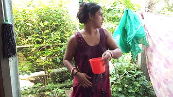 Sexy YouTuber Flashes Nipple in Steamy Indian MMS Leak