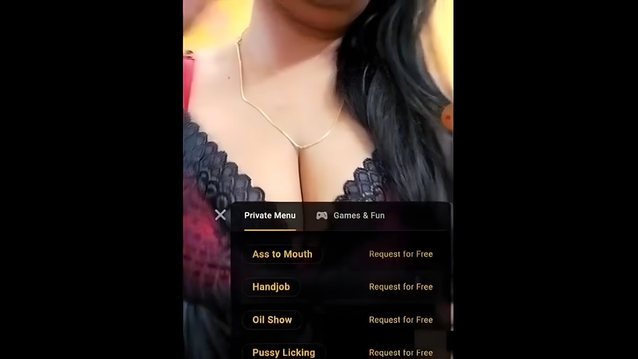 Sexy Bhabhi Fingering & Showing Her Boobs in Indian Sex MMS
