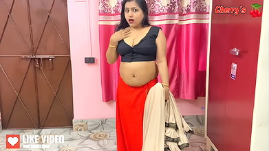 Horny booby girl wearing sari showing huge cleavage and hot navel