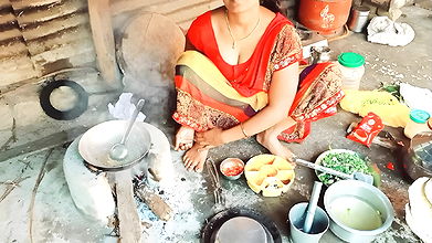 Komal chulhe par roti bana rahi thi yahi ishara kar diya