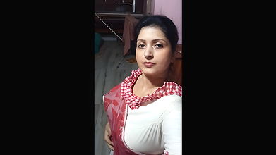 Hot Beautiful bengali Aunty sexy Navel in saree