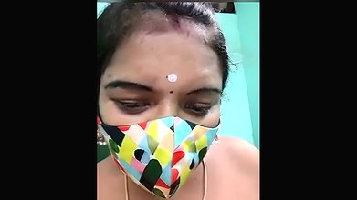 Aunty Sucks Her Own Boobs in Indian Sex MMS Video