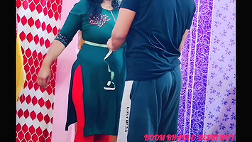 Deshi Bhabi ne jabardasti Tailor se chodwali Hindi talk