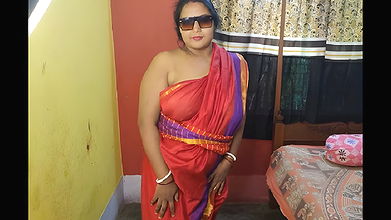 Indian sizzling mom showing her juicy pussy in red sharee