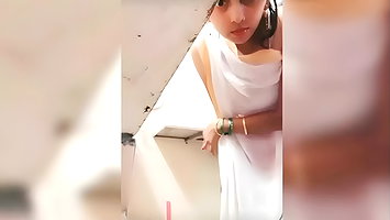 Village bhabhi nasheele bathein saree dropping boobs showing in kitchen