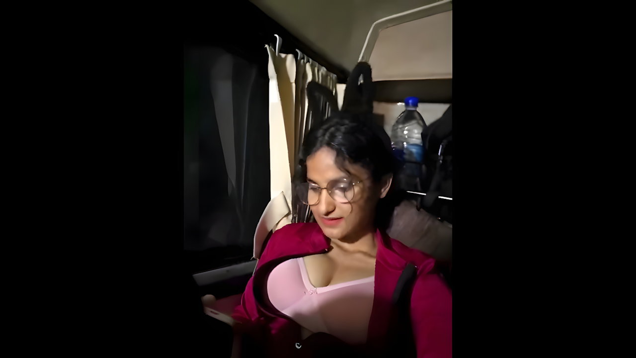 Tamil Talking Item Nude Boobs in Indian Sex MMS Video