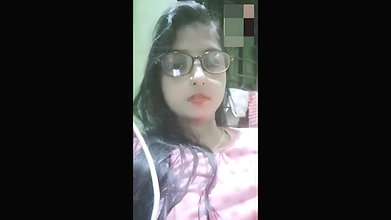 Fariya Exposes Boobs in Hot Indian Sex MMS Scene