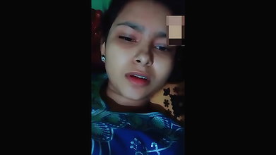 Anisha Showing Her Boob in Indian Sex MMS Video