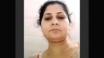 Beautiful Married Paki Wife Showing Pussy