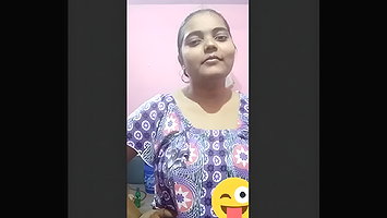 Desi Girl Showing Boobs on VC