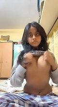 Beautiful girl showing her boob in Indian Sex MMS fun