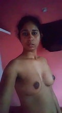 Hot Girlfriend Shows Off Her Sexy Boobs in Indian Sex MMS