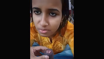 Cute indian girlfriend blowjob