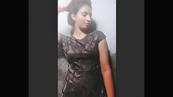 Desi Sexy Hot girl Full Nude Show with style pose