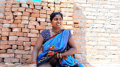 Beautiful housewife pissing and fingering her cremei pussy