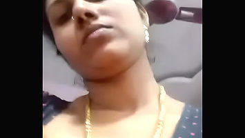 desi mature aunty showing her boobs and pussy