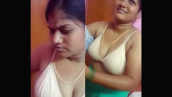 Desi sexy aunty hot boobs