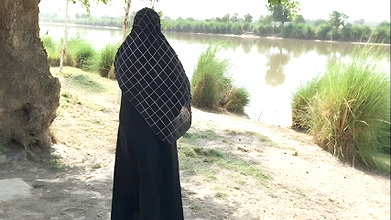 Darya jungle ma khadi Muslim hijab college girl ko road se pakad k chodaa hard sex pussy and anal sex with Indian clear audio