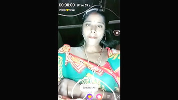 Riyaa showing her boobs on chamet live with face|| Must Watch