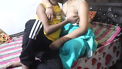 Dost Ki stepMom Jaldi Jaldi Chodo Pani pani Aanye Wali Hai Nashilirani chudi apne Bete ke frend se Clear Hindi voice