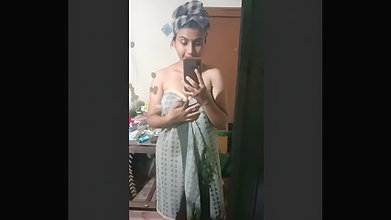 Desi sexy bhabi Hot figure