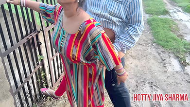 Jamindar ke Bete ne bhabhi ko tabadtod choda jab wo khet mein Pisaab kar rahi thi