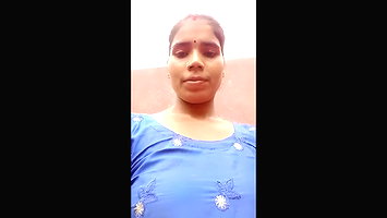 Desi Newly Wed Girl Showing Her Pussy in Selfie Video