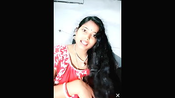 Sweet Bindu showing her big boobs and hairy pussy on chamet live with face