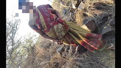 Desi aunty outdoor with boy sex