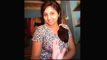 Desi cute bhabi show her hot boobs