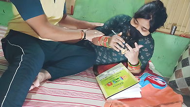 Tution Teacher Mauka Pakar Students ko Akele Me Chod Diya