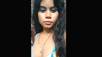 naughty desi bhabhi showing boobs
