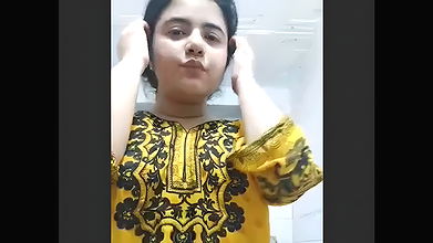 Big navel bhabi shwo her sexy body on cam