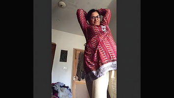 Mature bhabhi making changing video for lover