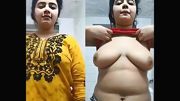 Sexy Desi Girl Showing Her Nude Body