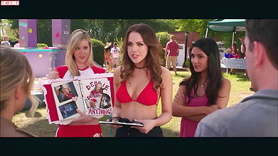 Elizabeth Gillies – Vive les vacances