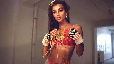 Emily Ratajkowski – love advent